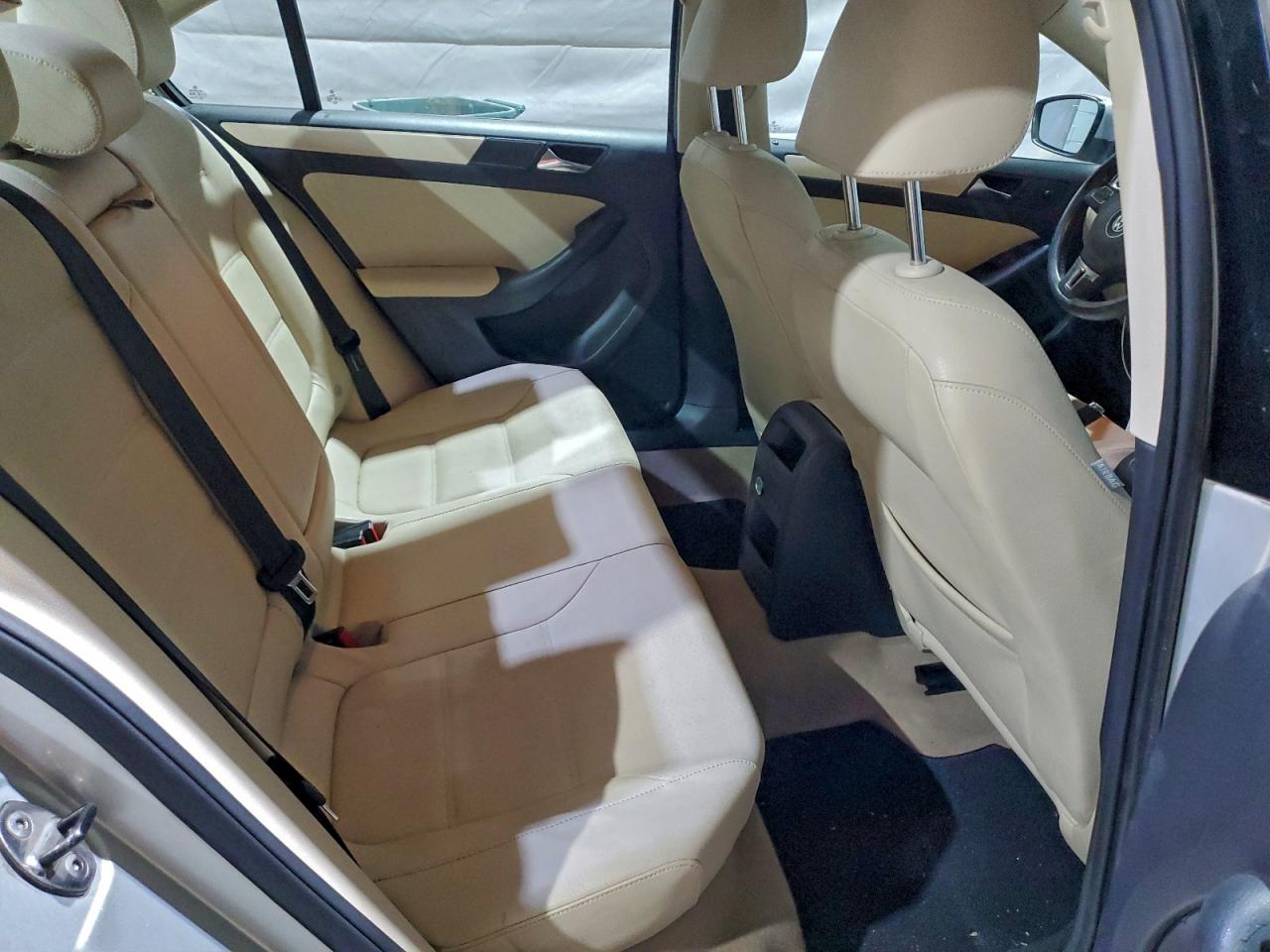 2011 VOLKSWAGEN JETTA SE photo 10