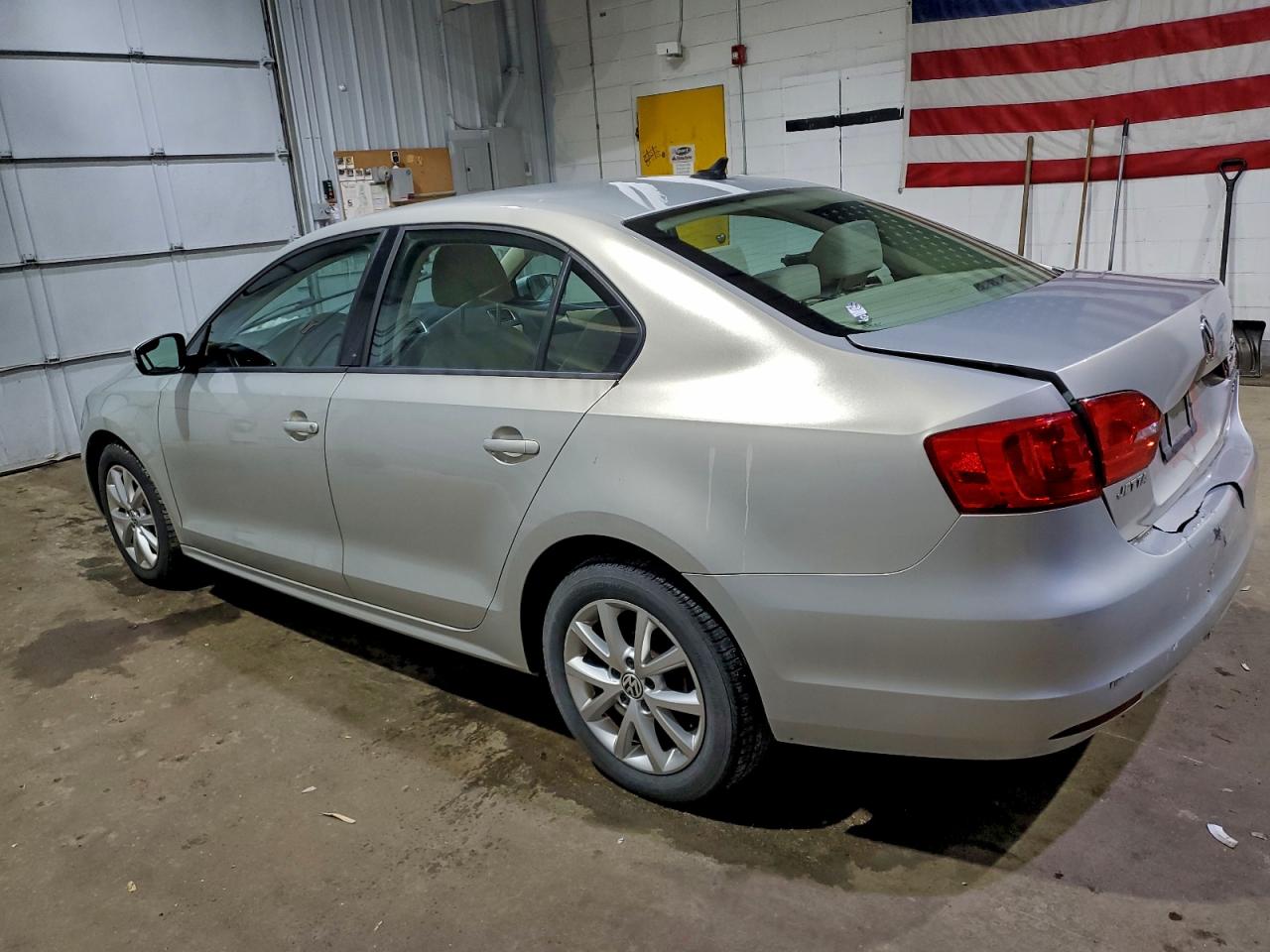 2011 VOLKSWAGEN JETTA SE photo 2