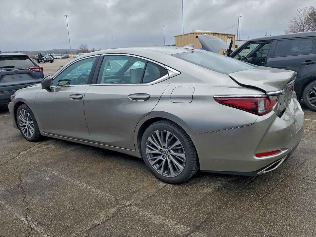 2019 LEXUS ES 350 photo 3