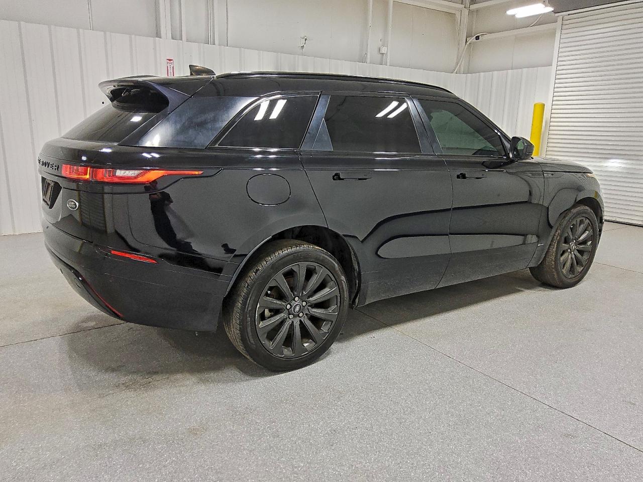 2020 LAND ROVER RANGE ROVER VELAR R-DYNAMIC S photo 3