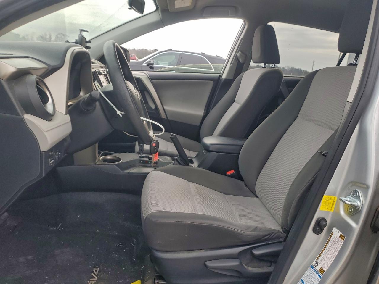 2015 TOYOTA RAV4 LE photo 7