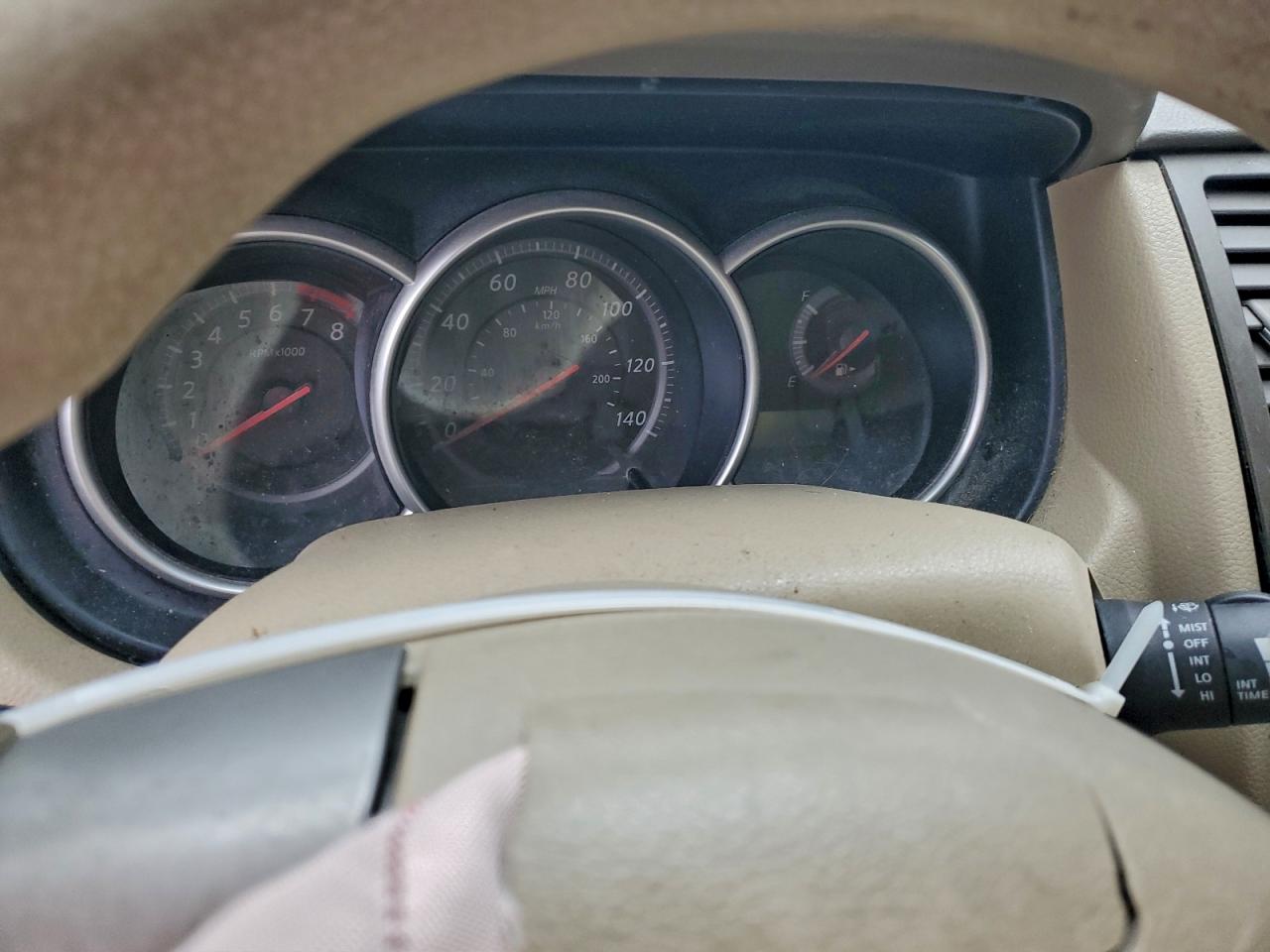 2011 NISSAN VERSA S photo 9