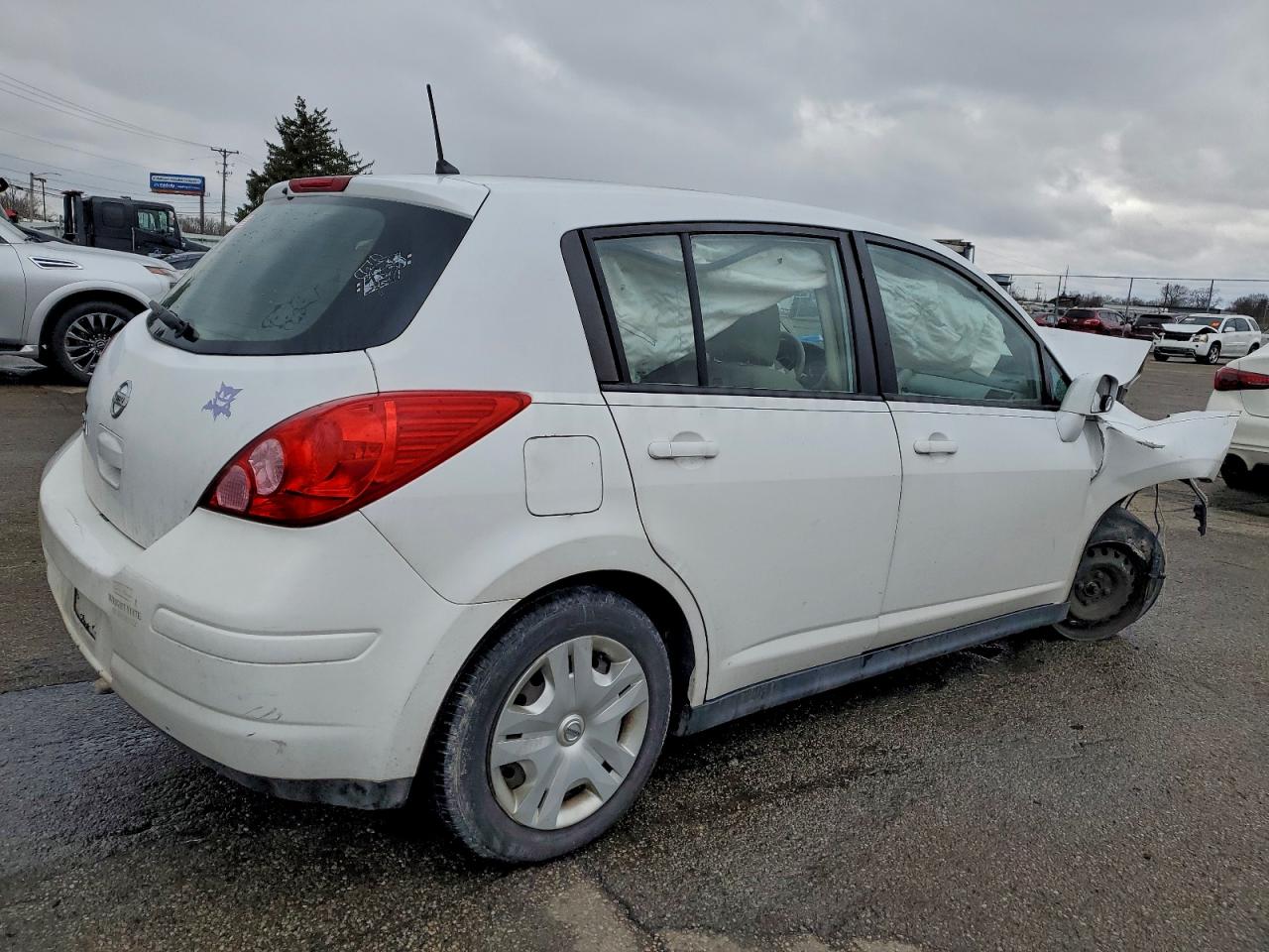 2011 NISSAN VERSA S photo 3