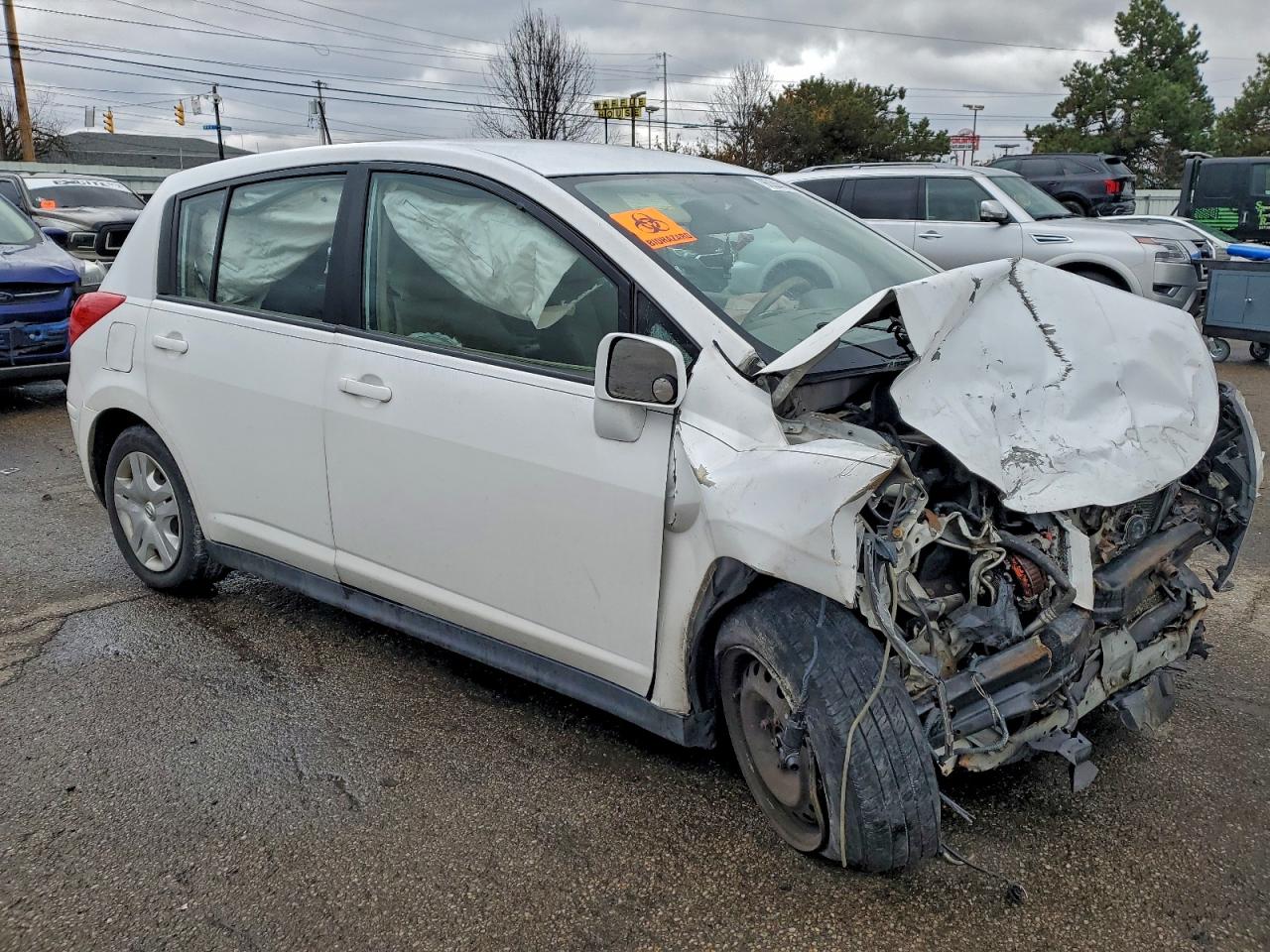 2011 NISSAN VERSA S photo 4