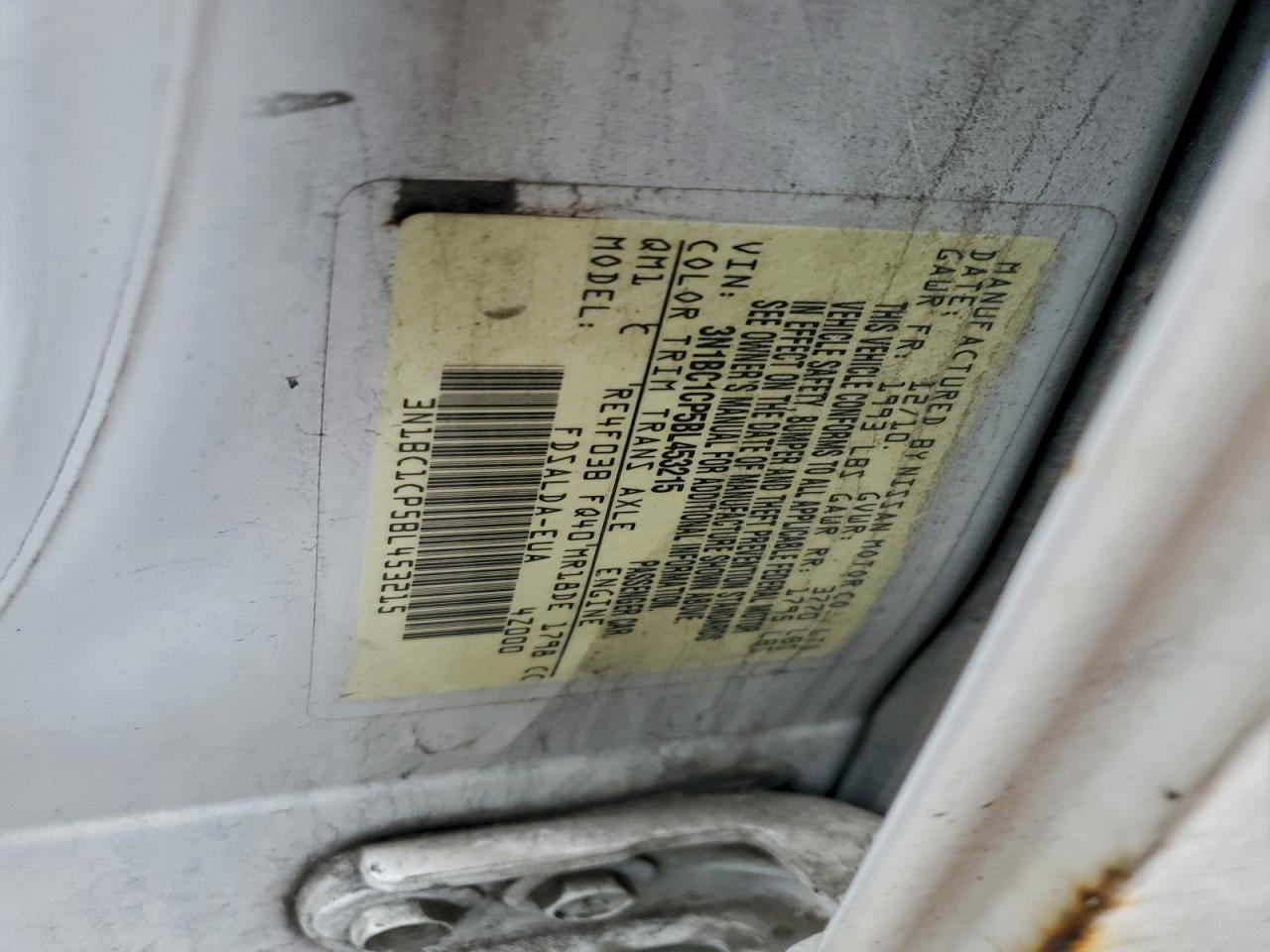 2011 NISSAN VERSA S photo 12