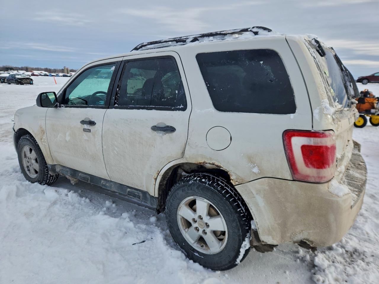 2011 FORD ESCAPE XLT photo 2