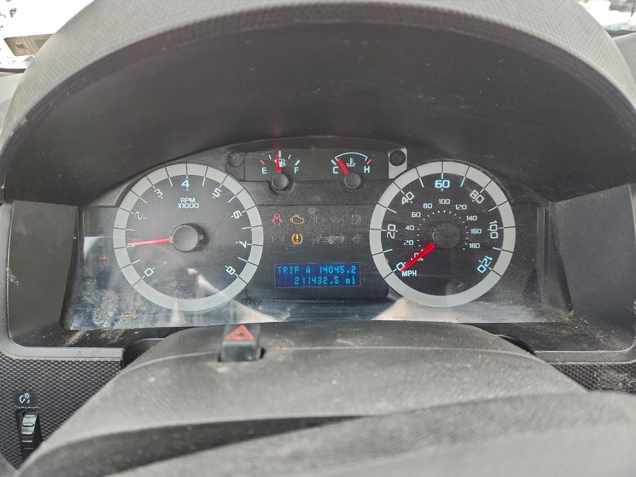 2011 FORD ESCAPE XLT photo 9