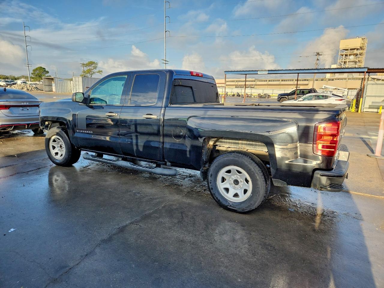 2017 CHEVROLET SILVERADO C1500 CUSTOM photo 2