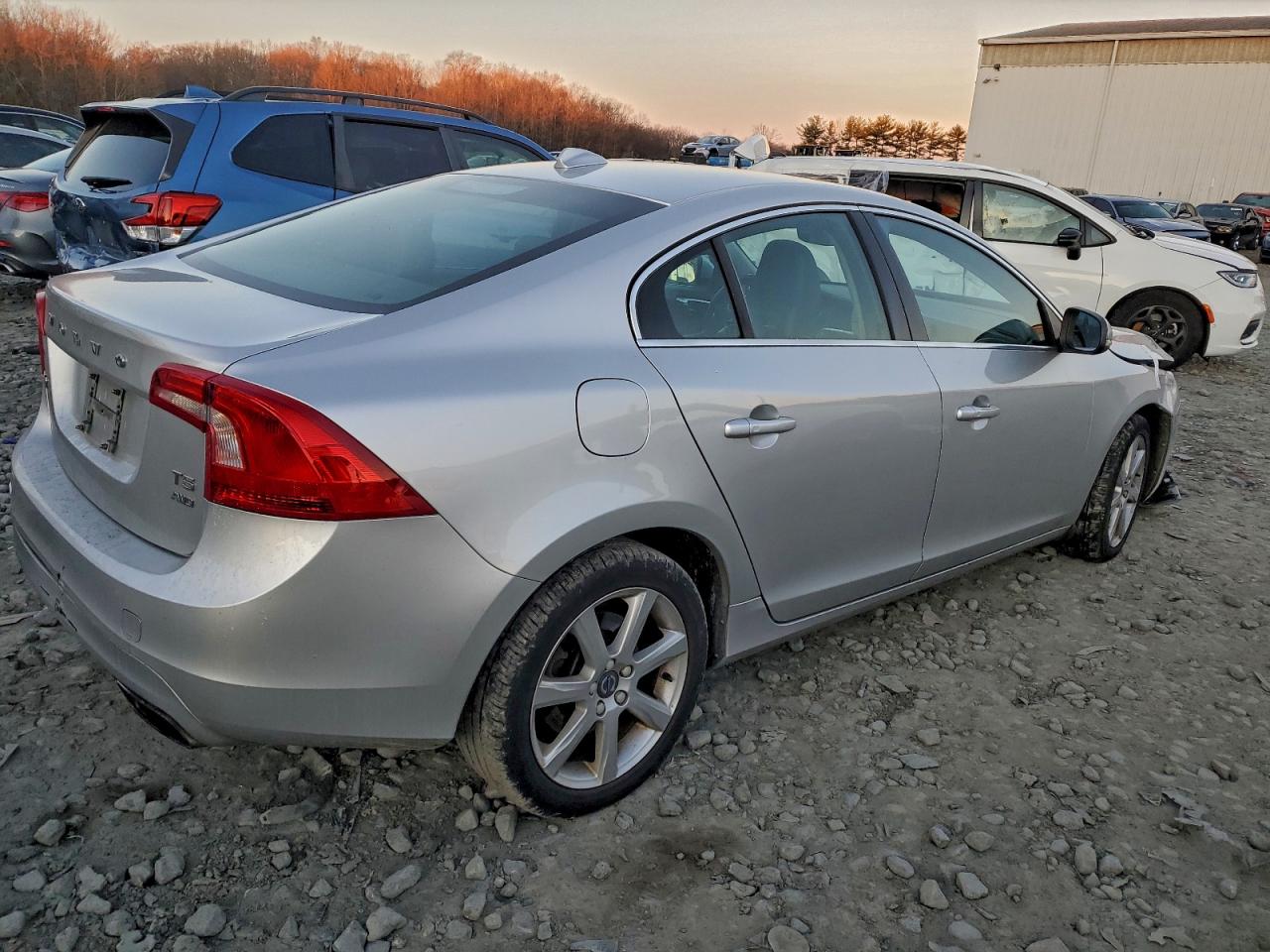 2016 VOLVO S60 PREMIER photo 3