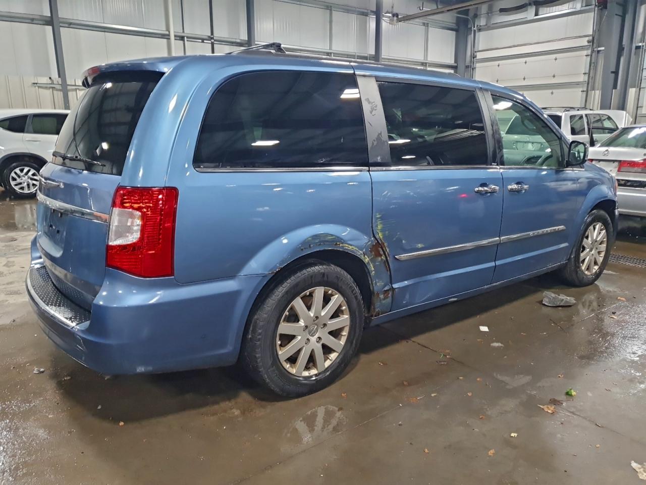 2012 CHRYSLER TOWN & COUNTRY TOURING L photo 3