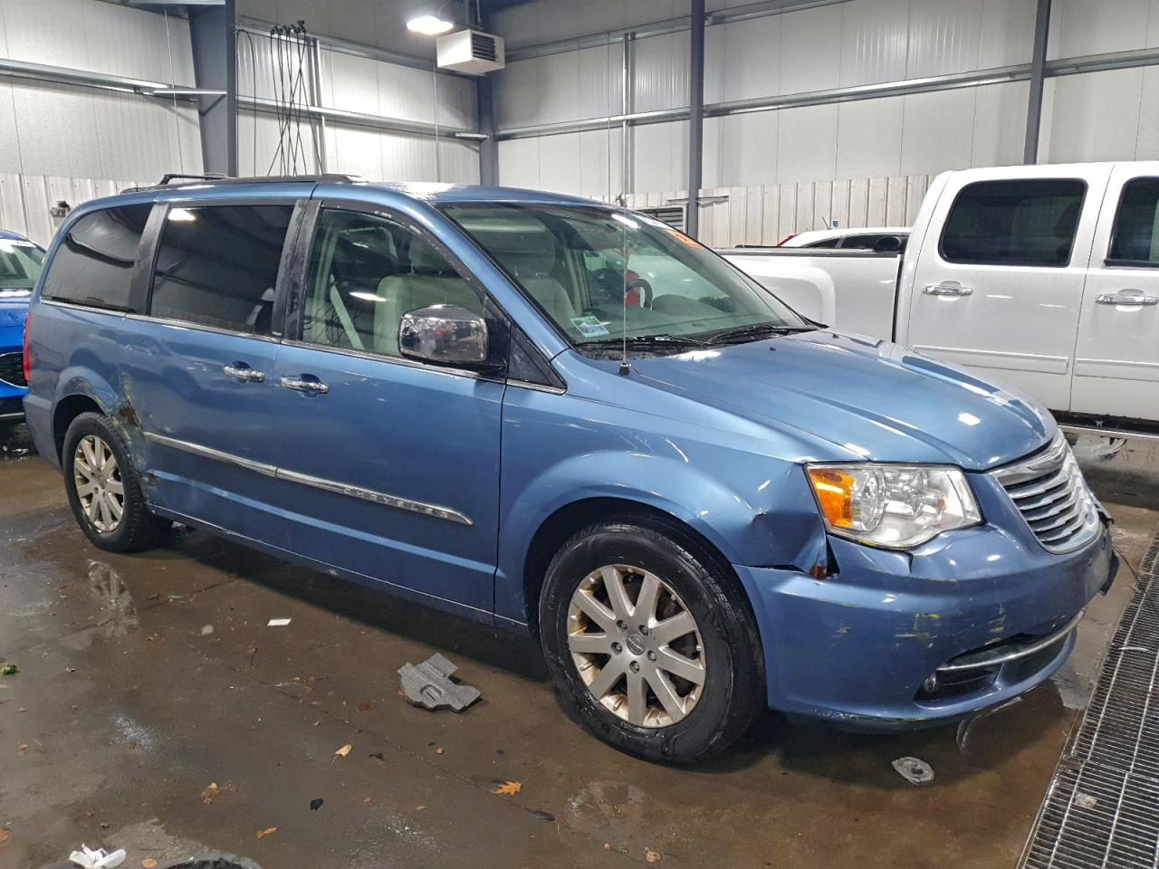 2012 CHRYSLER TOWN & COUNTRY TOURING L photo 4