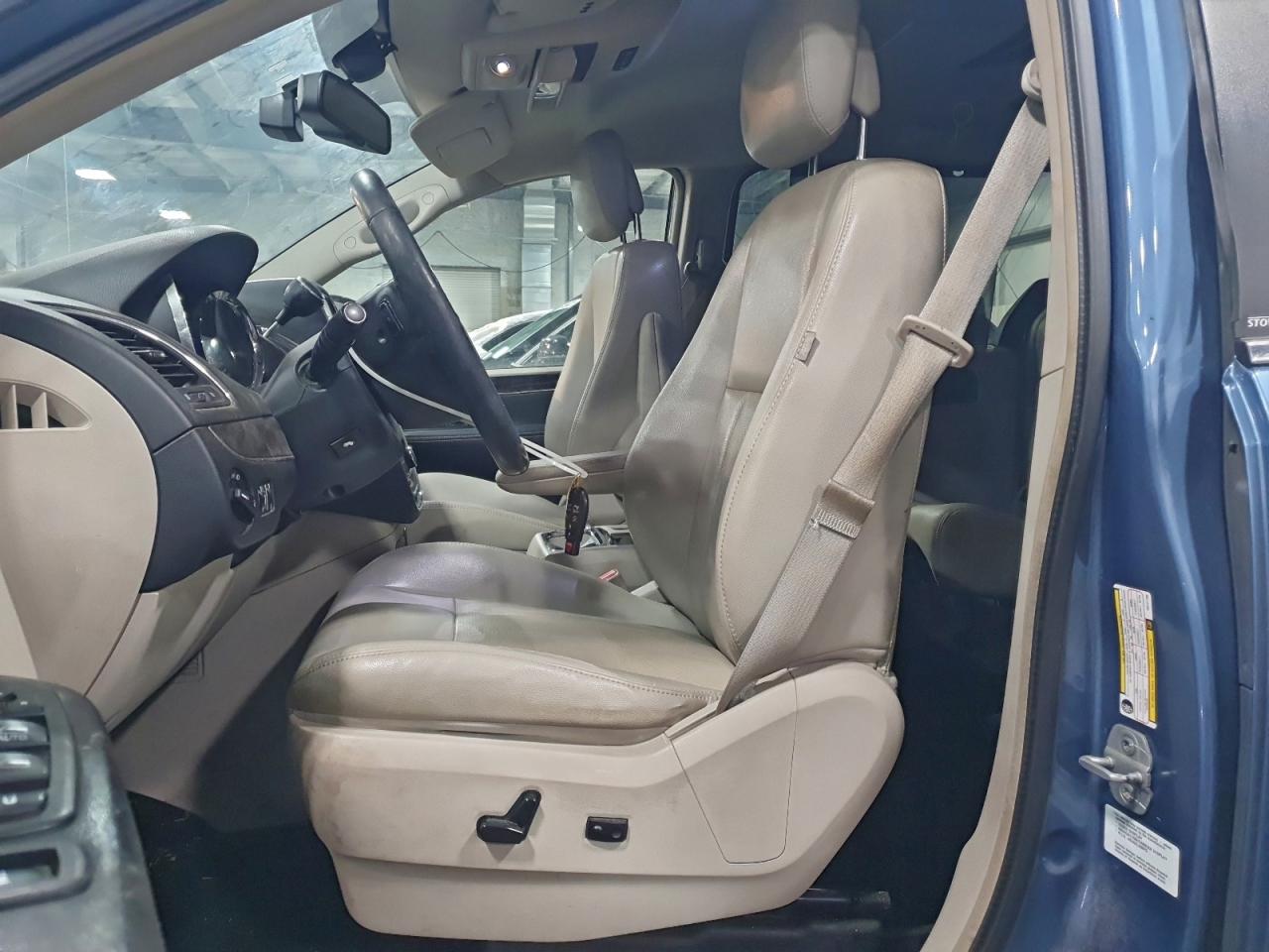 2012 CHRYSLER TOWN & COUNTRY TOURING L photo 7