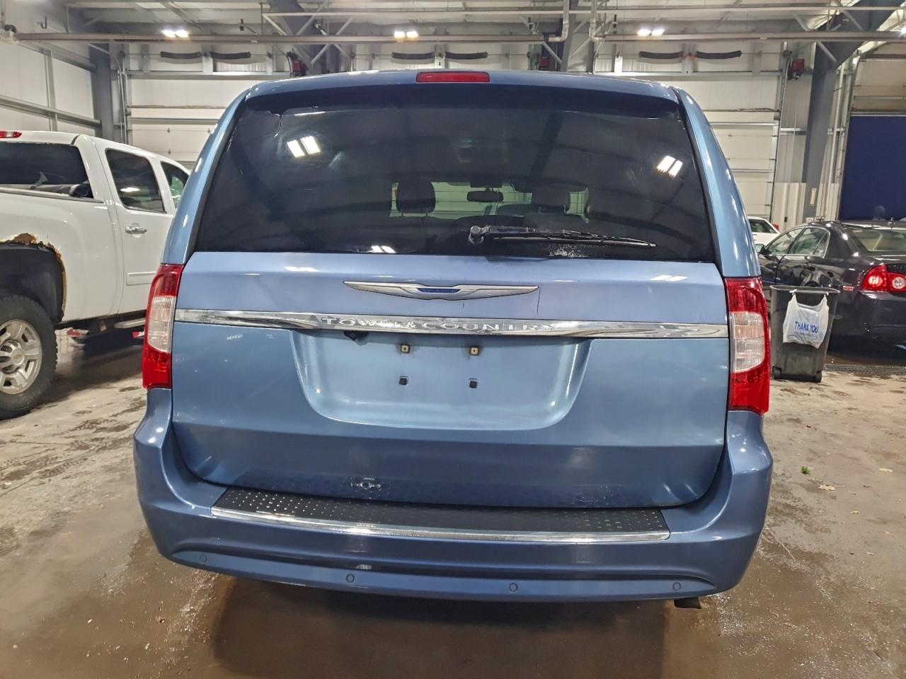 2012 CHRYSLER TOWN & COUNTRY TOURING L photo 6