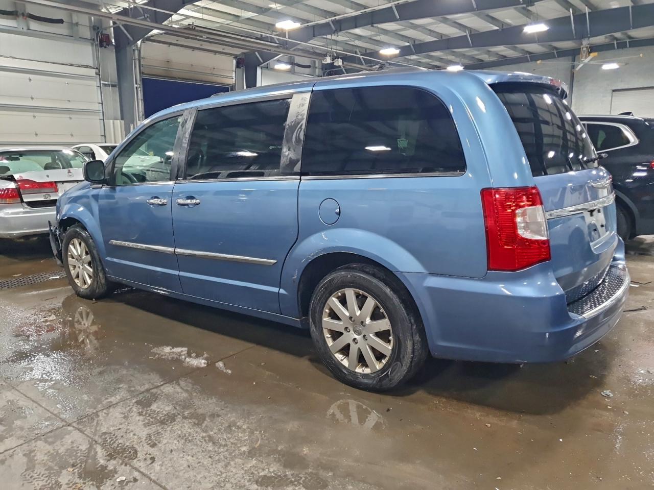 2012 CHRYSLER TOWN & COUNTRY TOURING L photo 2