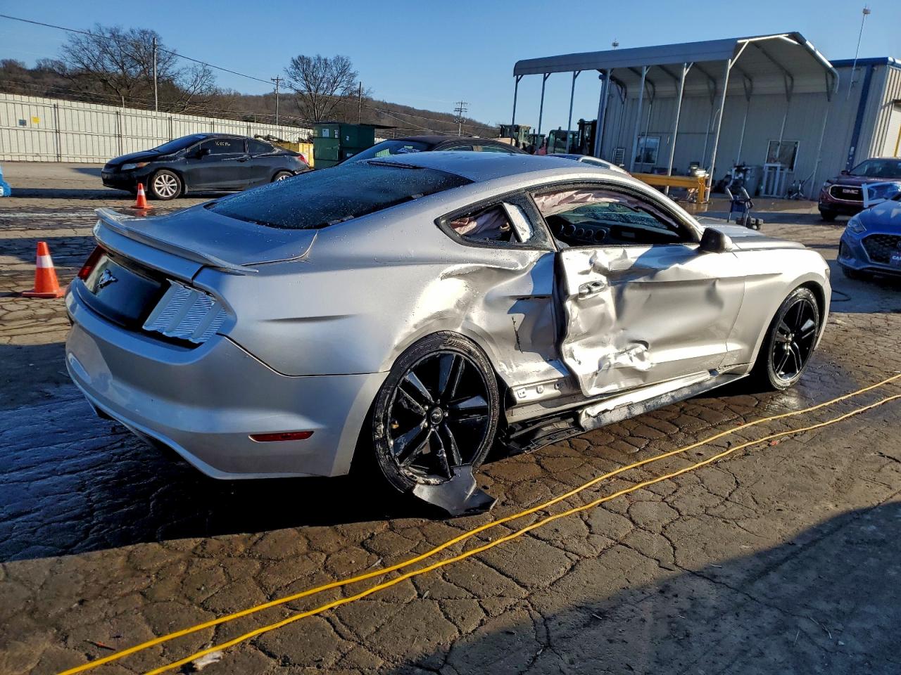 2017 FORD MUSTANG photo 3