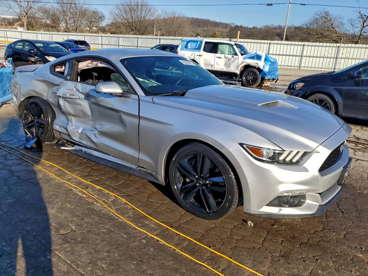 2017 FORD MUSTANG photo 4