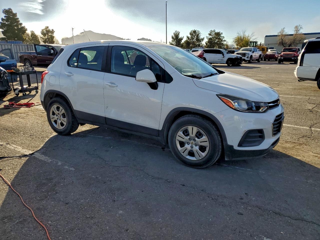 2017 CHEVROLET TRAX LS photo 4
