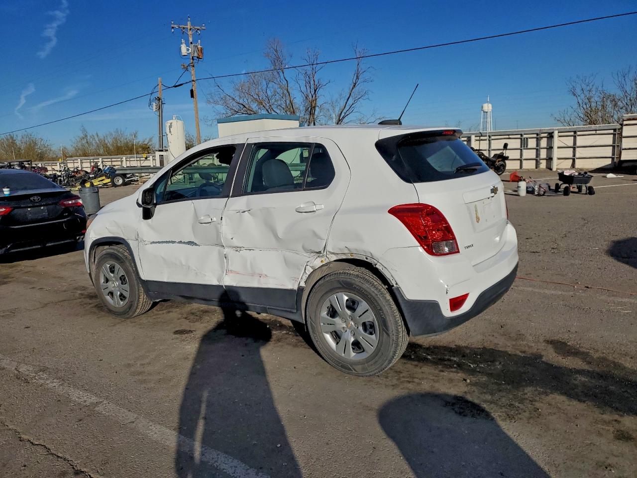 2017 CHEVROLET TRAX LS photo 2