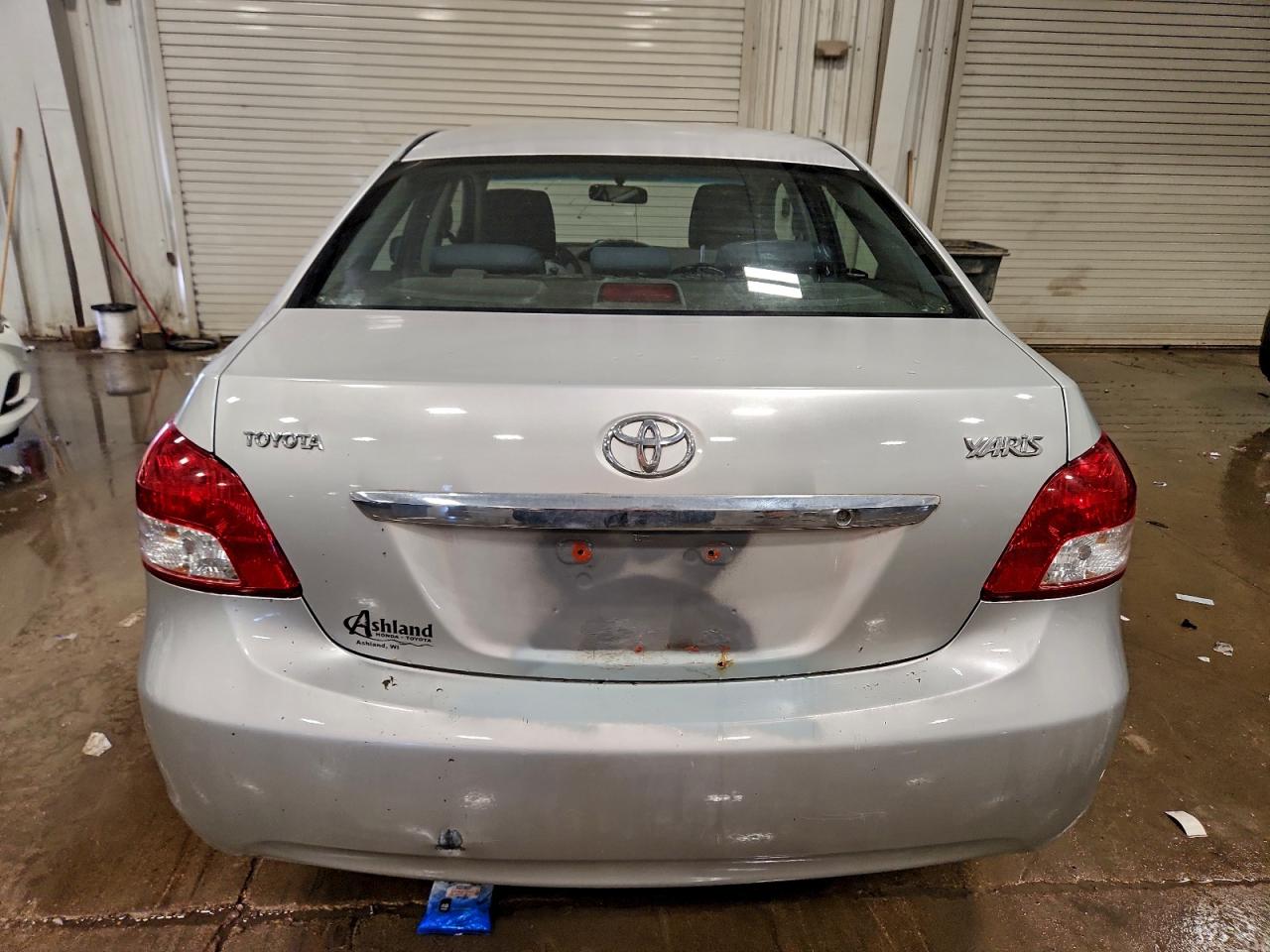 2010 TOYOTA YARIS photo 6