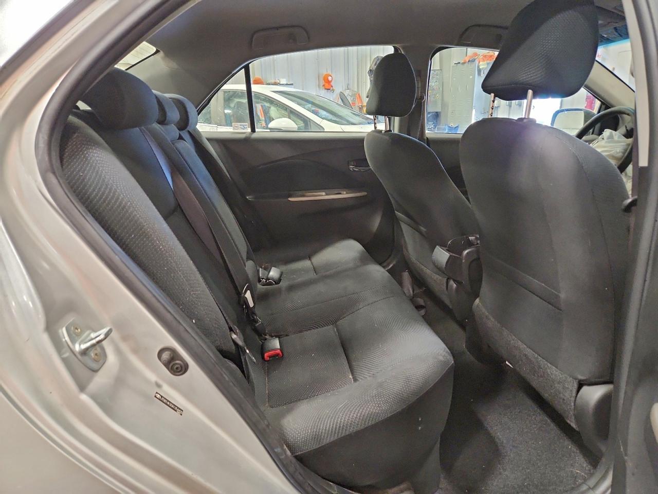 2010 TOYOTA YARIS photo 10