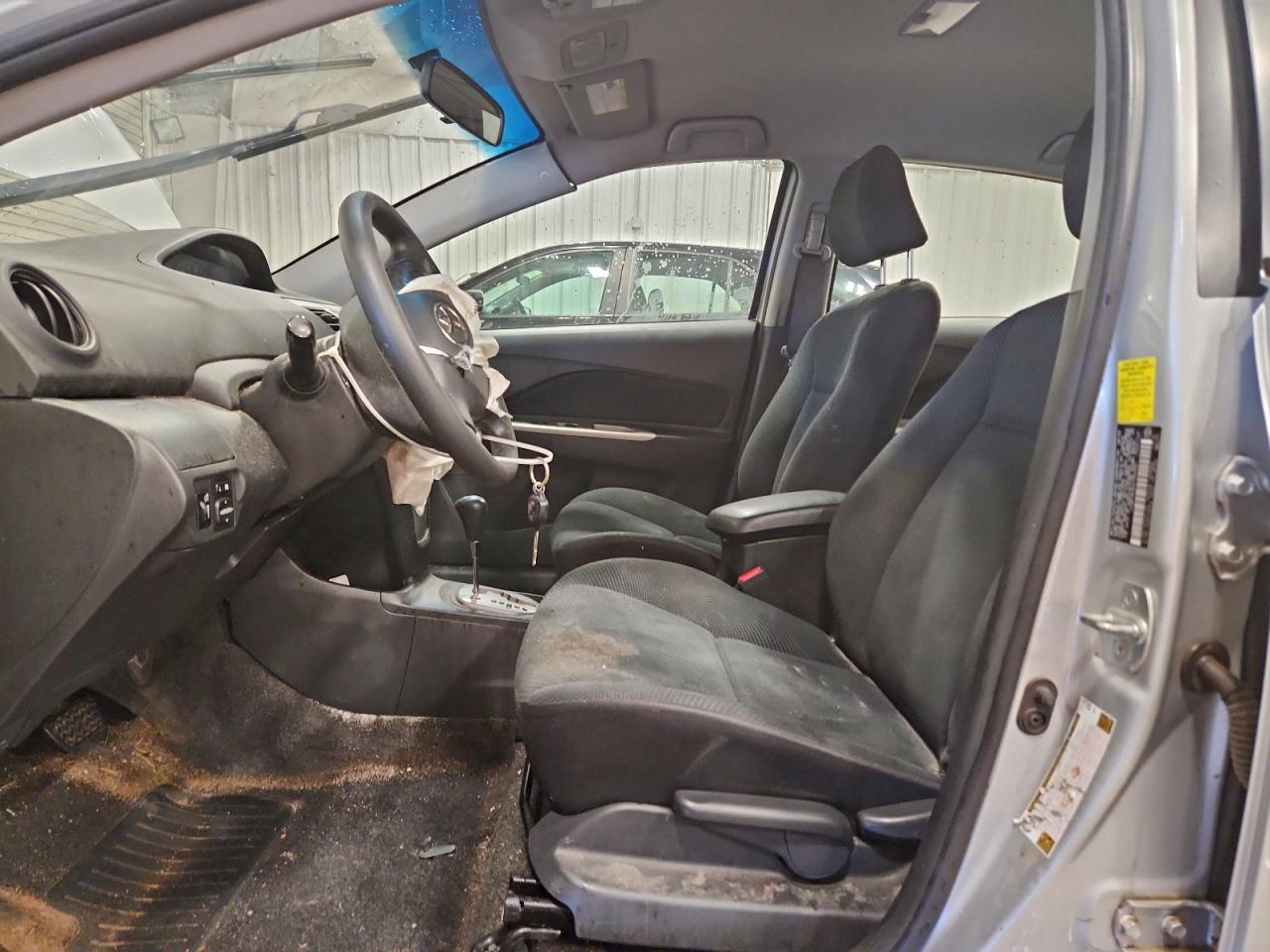 2010 TOYOTA YARIS photo 7