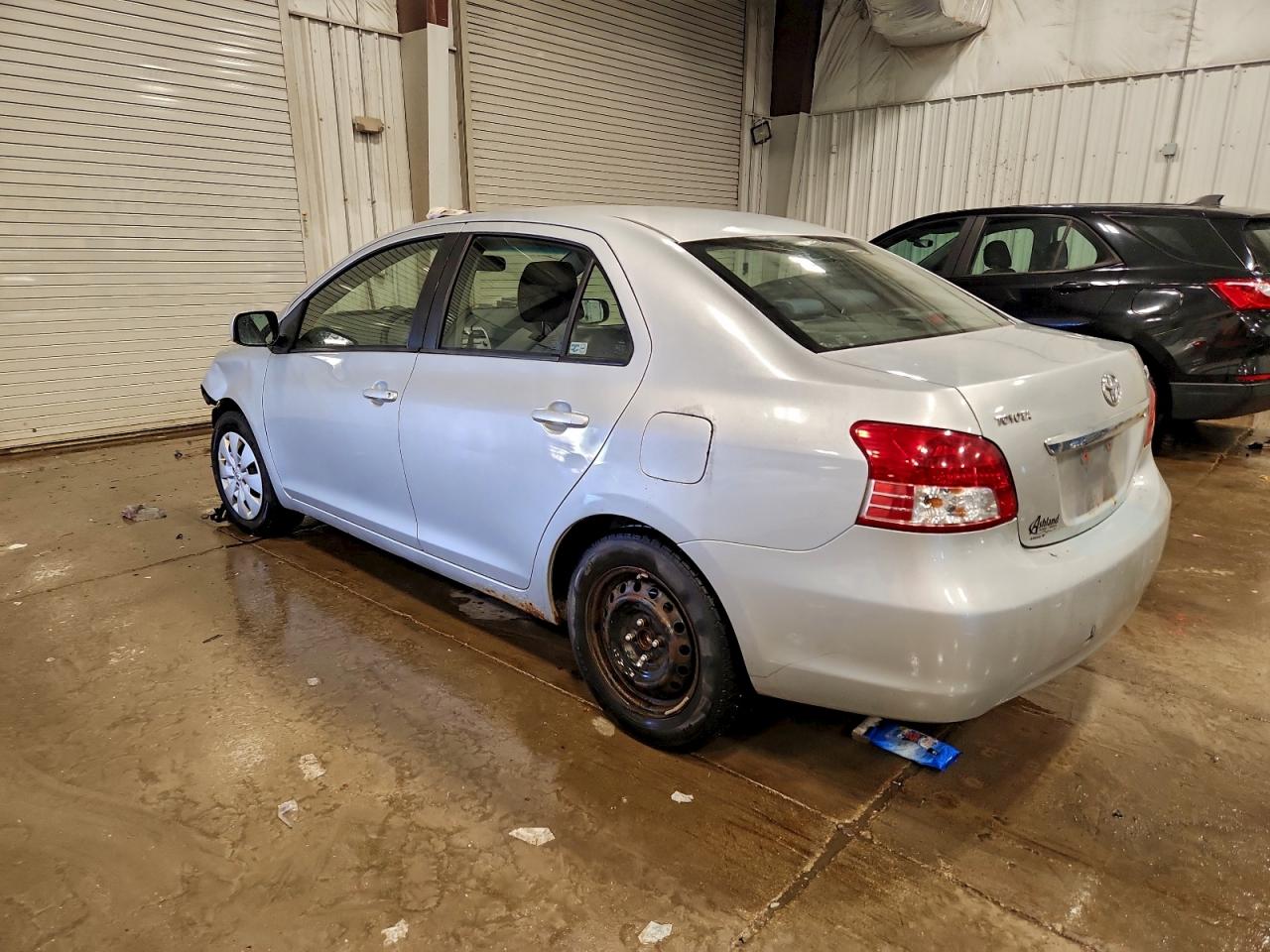 2010 TOYOTA YARIS photo 2