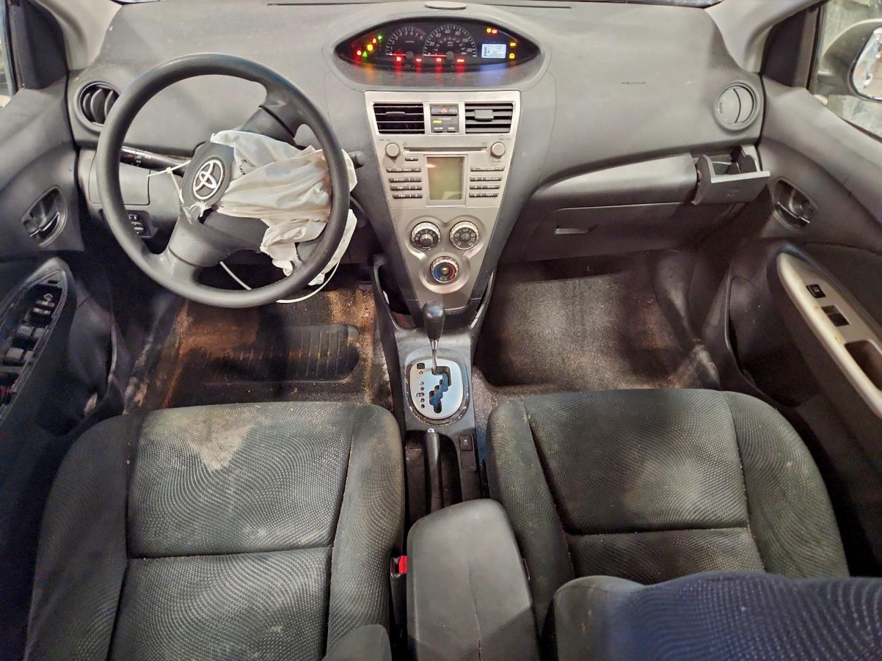2010 TOYOTA YARIS photo 8