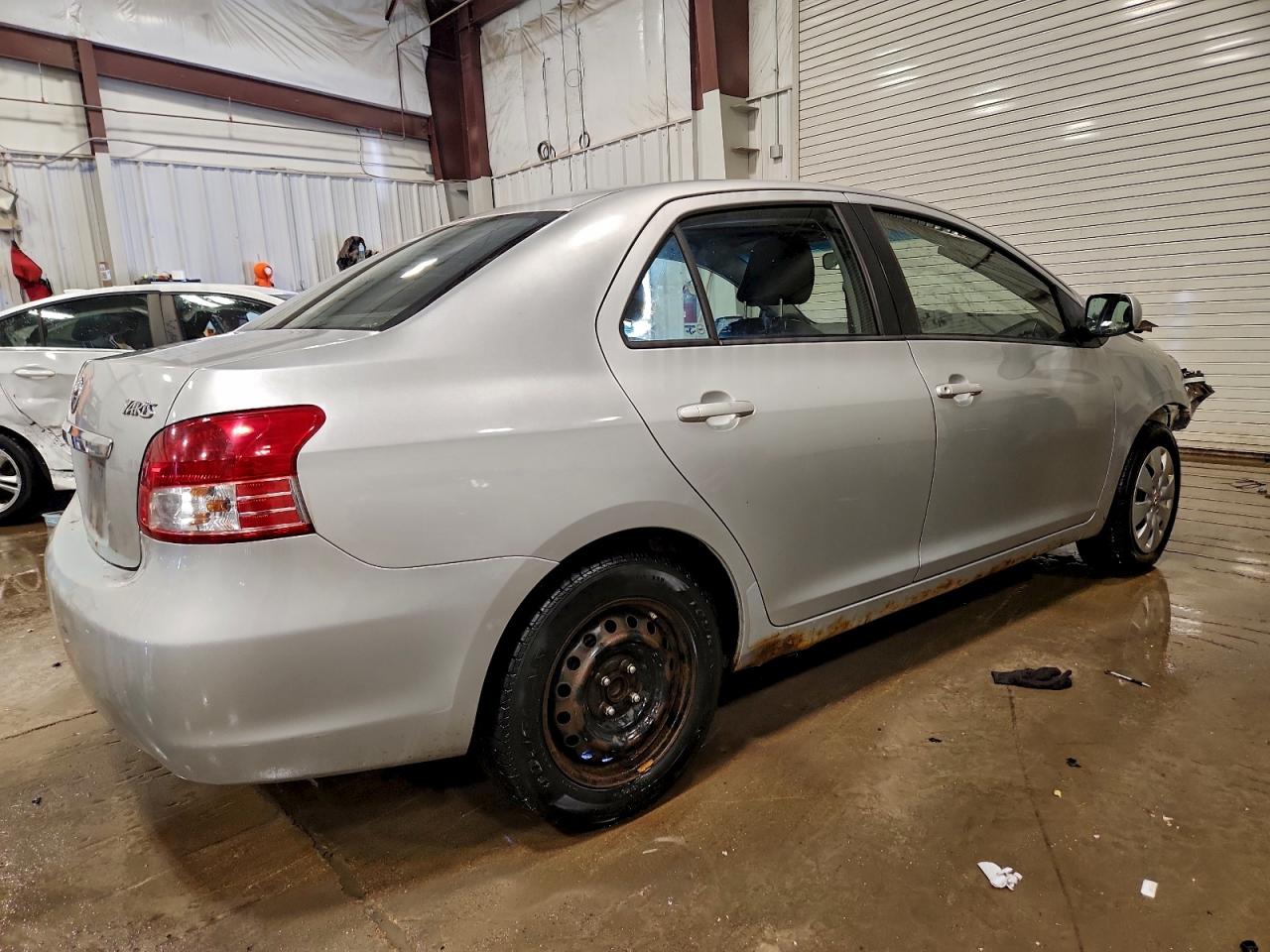 2010 TOYOTA YARIS photo 3