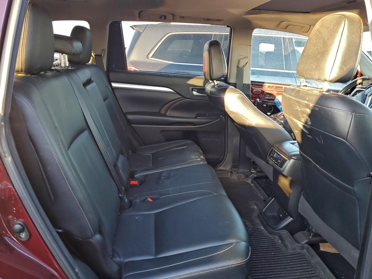 2018 TOYOTA HIGHLANDER SE photo 10