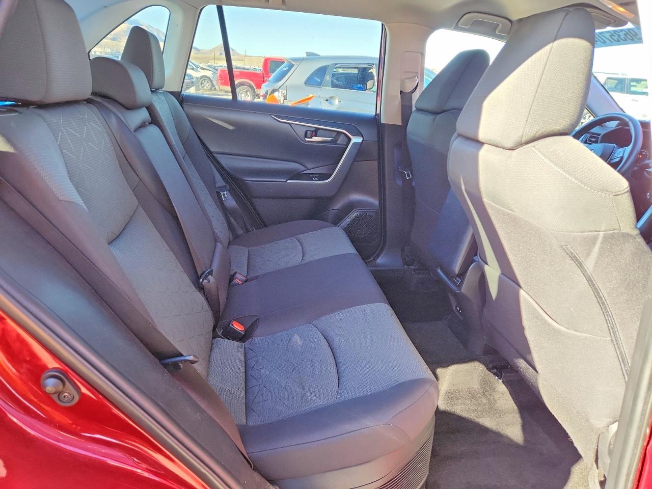 2021 TOYOTA RAV4 XLE photo 10