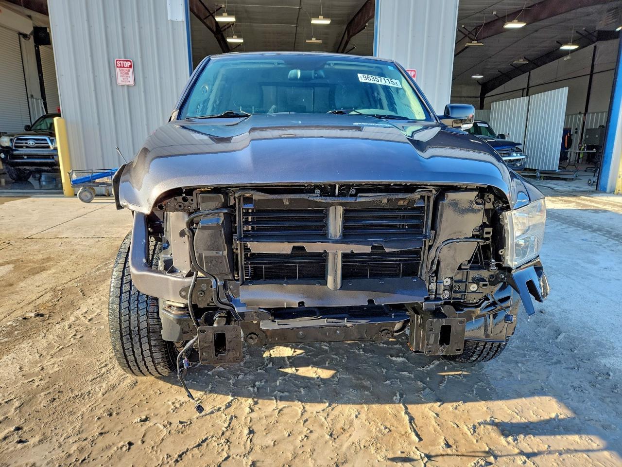 2018 RAM 1500 SLT photo 5