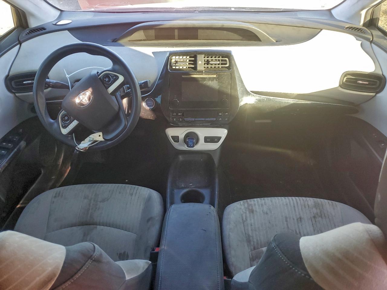 2016 TOYOTA PRIUS photo 8