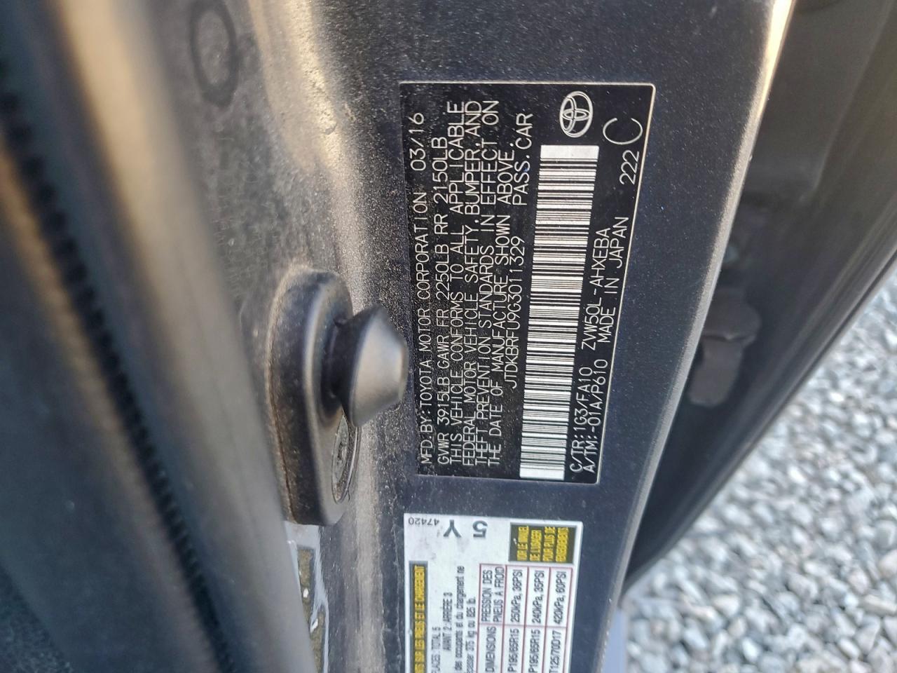 2016 TOYOTA PRIUS photo 12