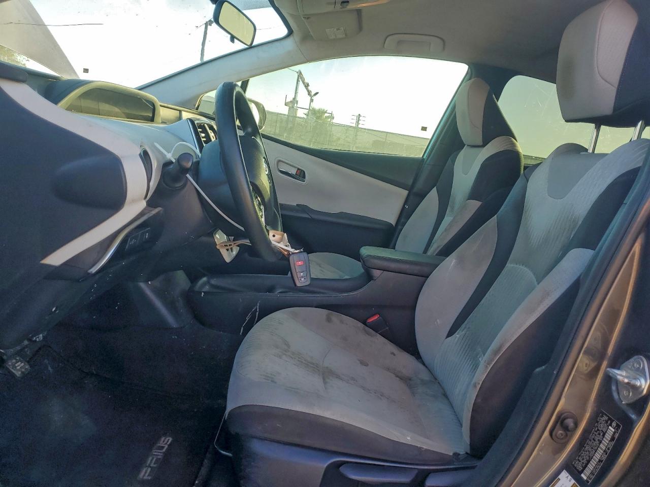 2016 TOYOTA PRIUS photo 7