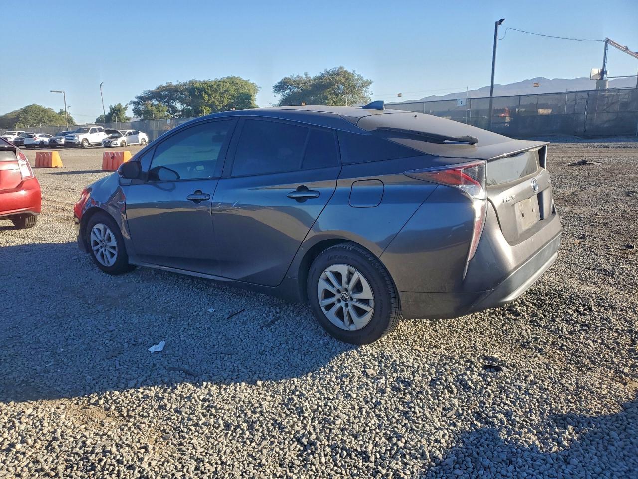 2016 TOYOTA PRIUS photo 2