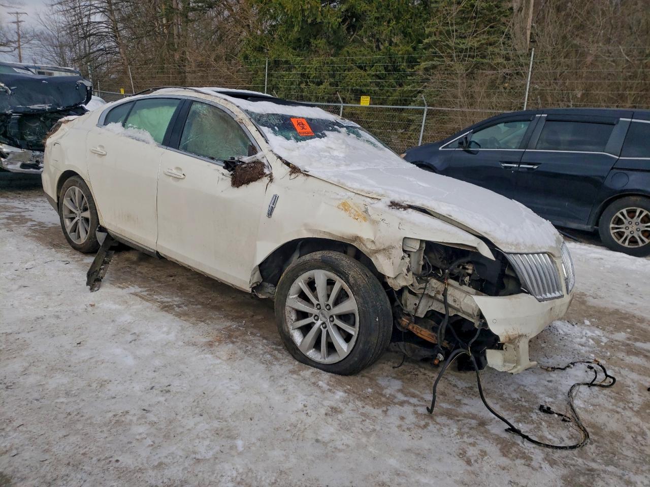 2009 LINCOLN MKS photo 4