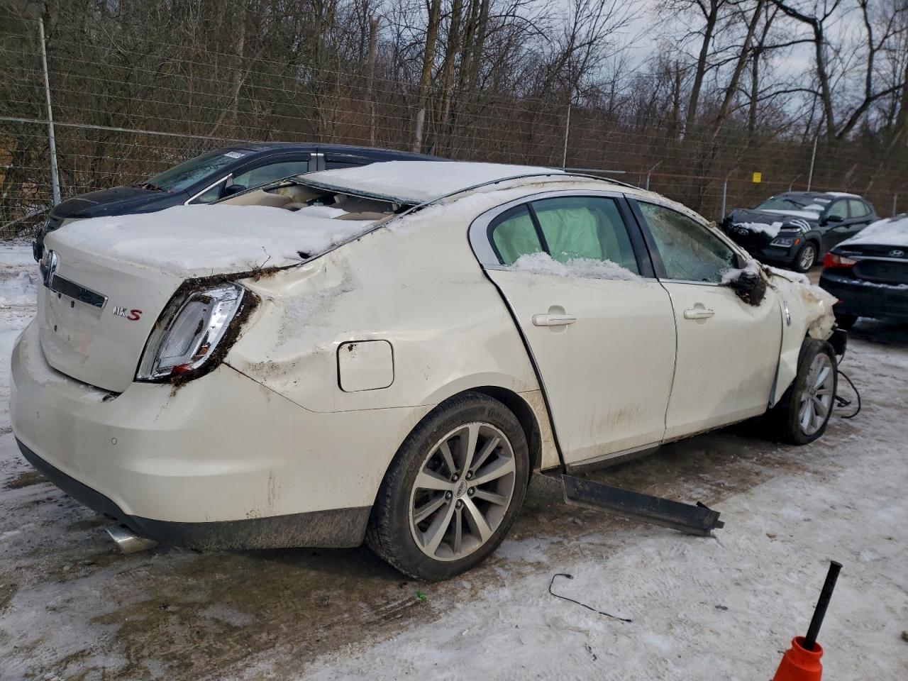 2009 LINCOLN MKS photo 3