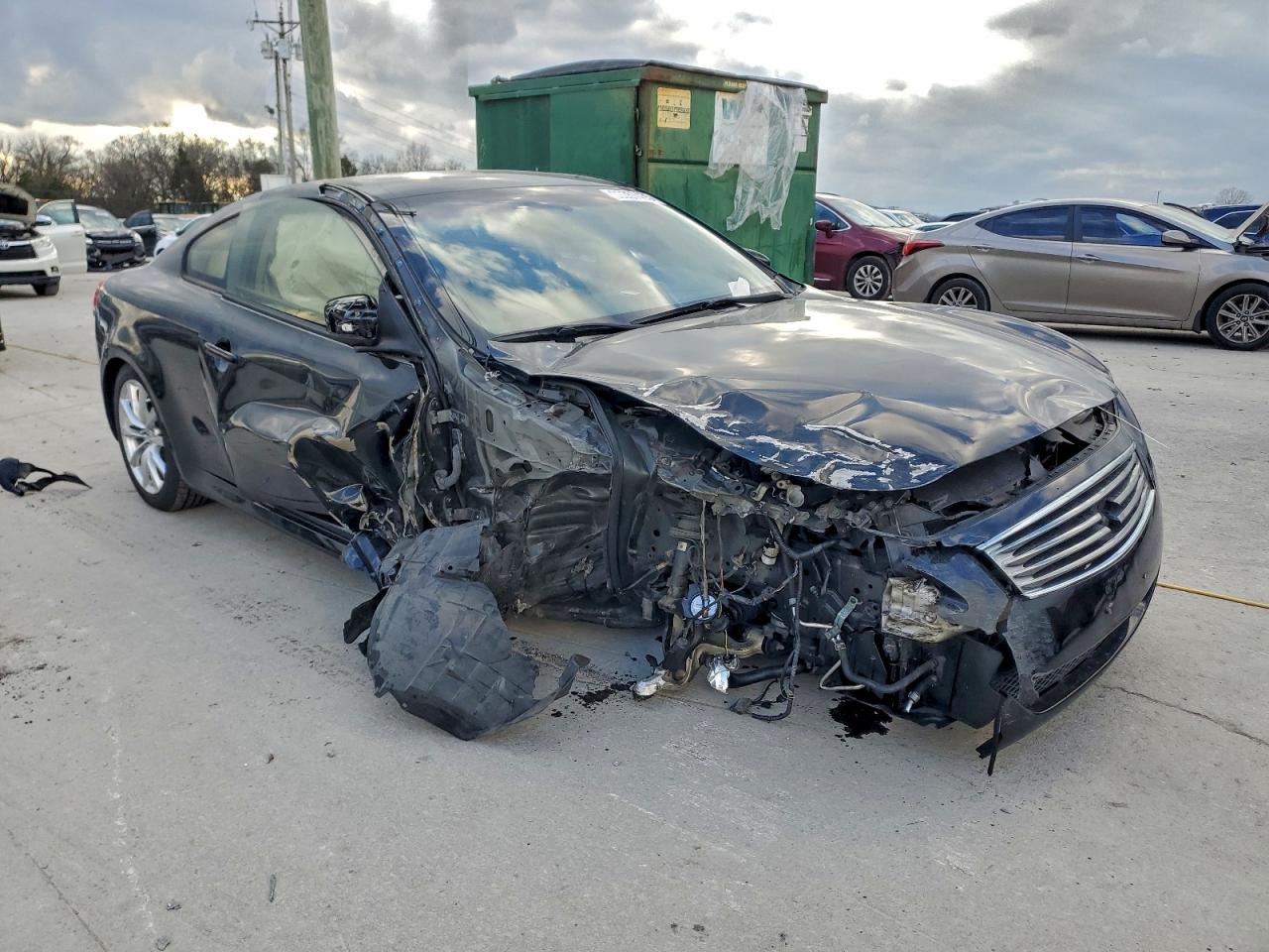 2013 INFINITI G37 photo 4