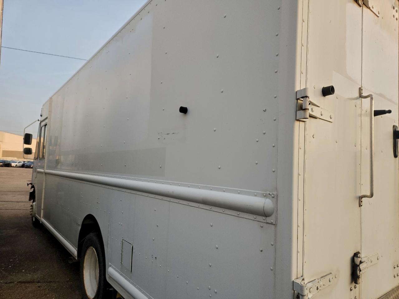 2013 FORD F59 photo 2