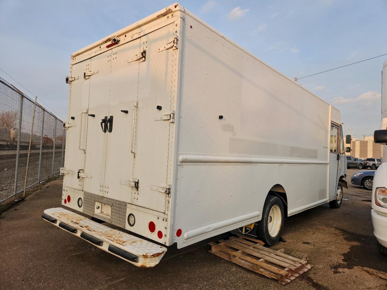 2013 FORD F59 photo 3