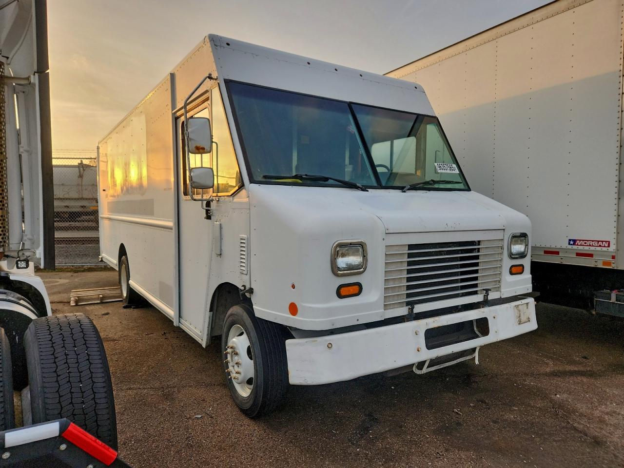 2013 FORD F59 photo 4