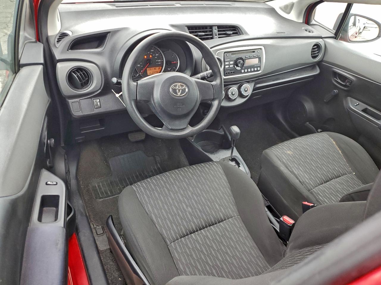 2014 TOYOTA YARIS photo 15