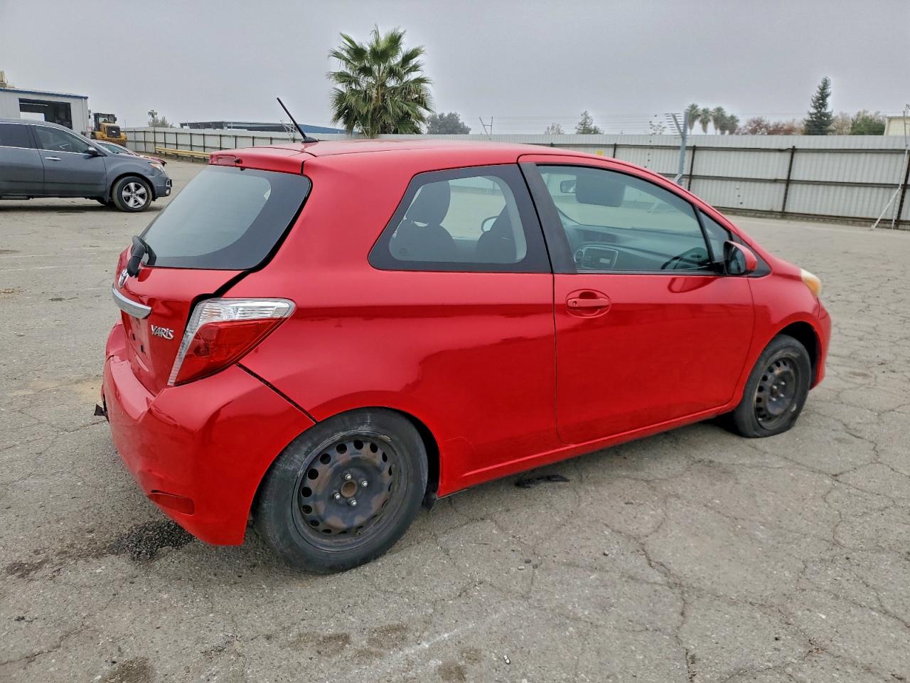2014 TOYOTA YARIS photo 5