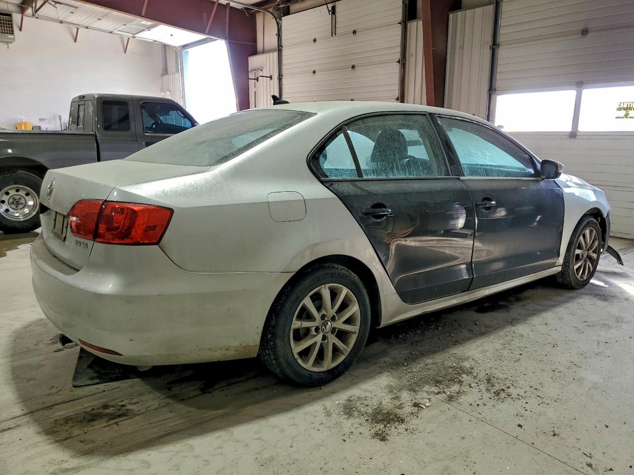 2011 VOLKSWAGEN JETTA SE photo 3