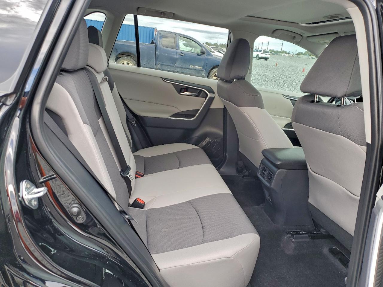 2024 TOYOTA RAV4 XLE photo 11