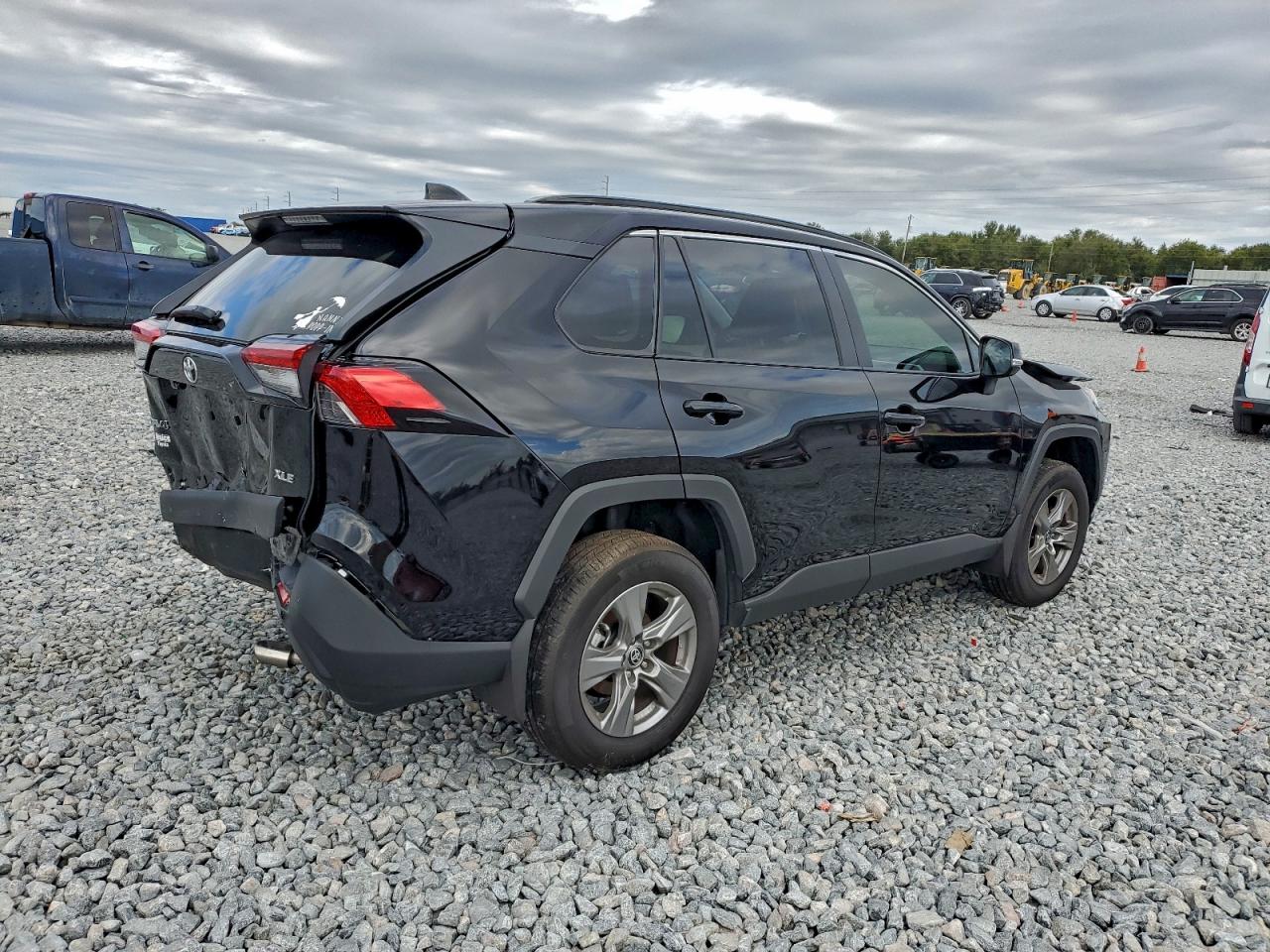 2024 TOYOTA RAV4 XLE photo 3