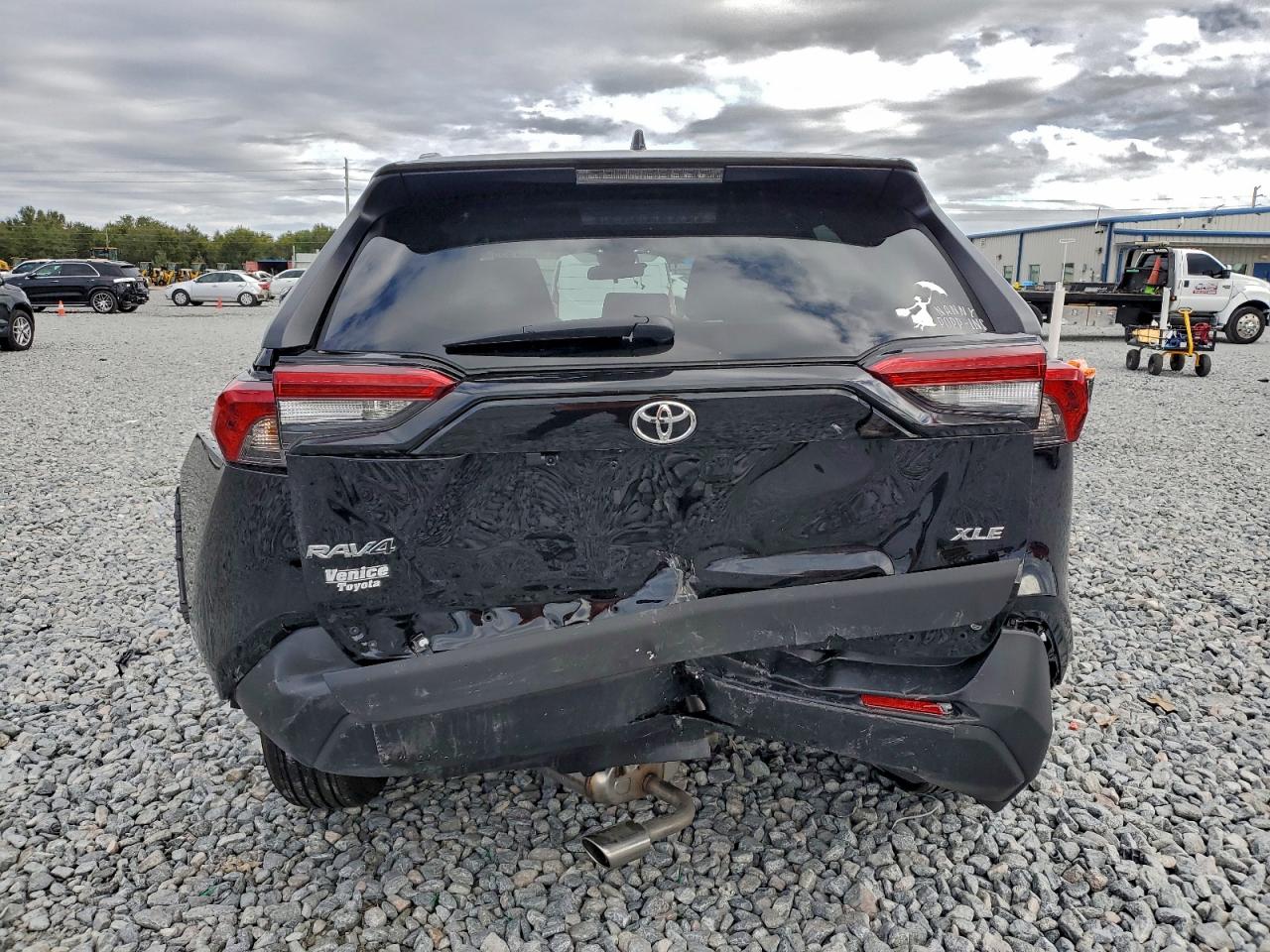 2024 TOYOTA RAV4 XLE photo 6