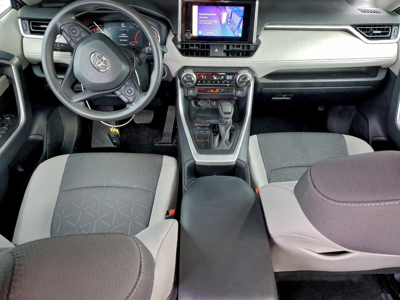 2024 TOYOTA RAV4 XLE photo 8