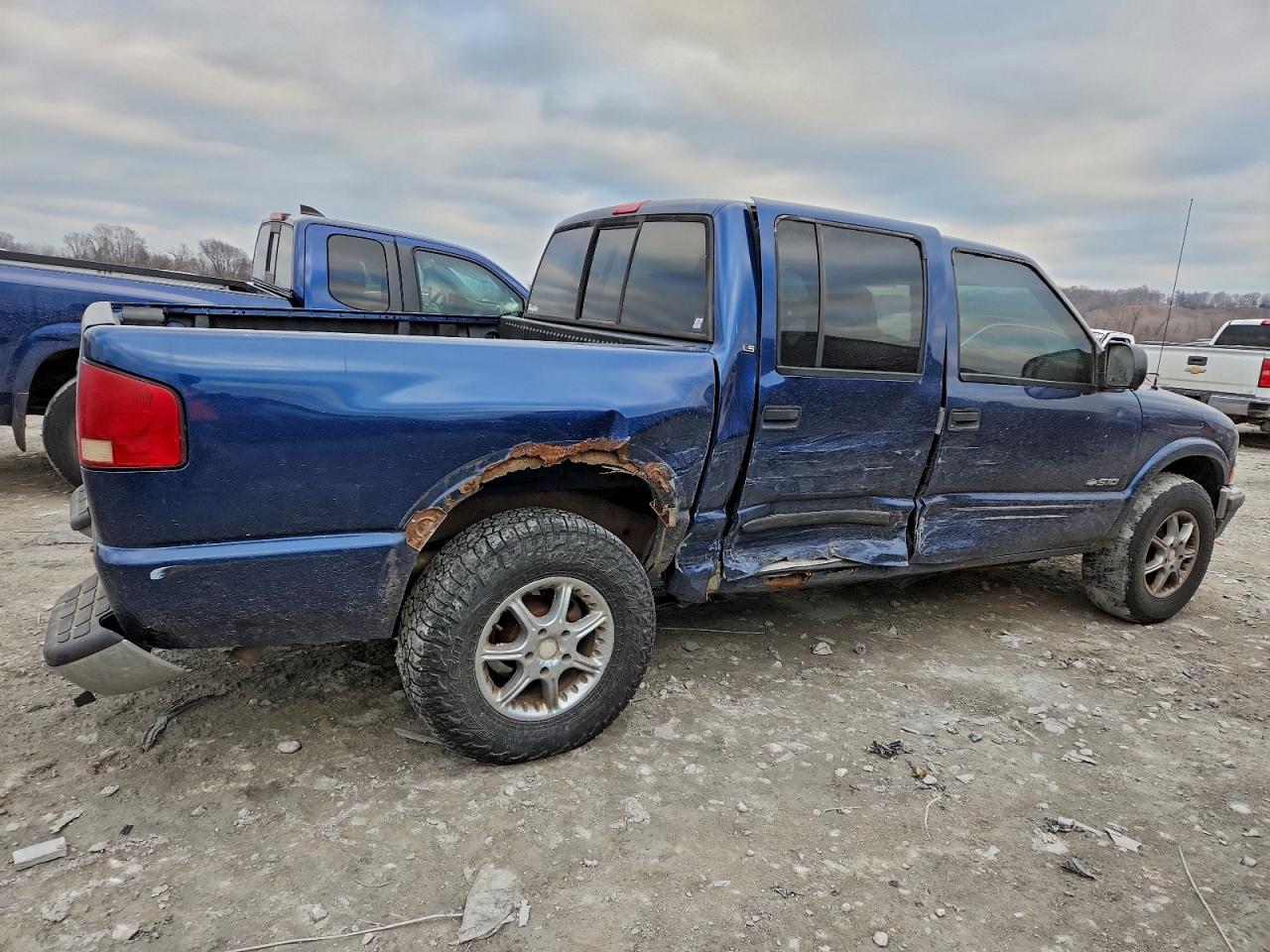 2001 CHEVROLET S TRUCK S10 photo 3