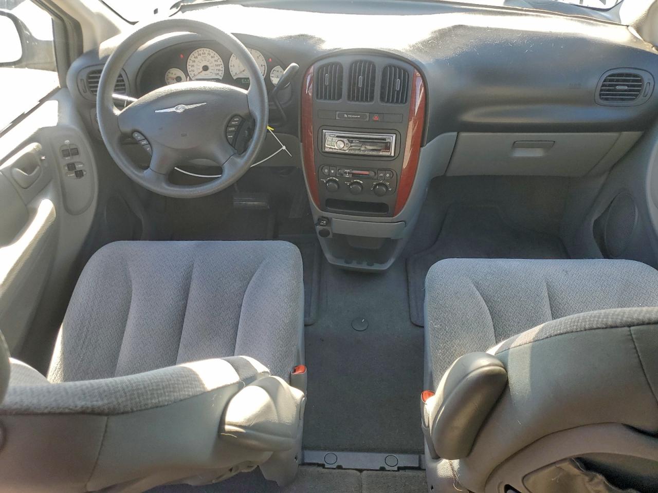 2005 CHRYSLER TOWN & COUNTRY LX photo 8